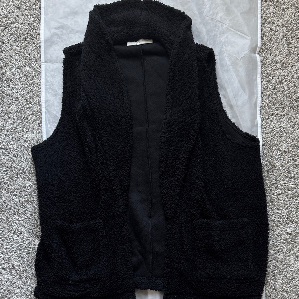 LOFT Black Slouchy Teddy/Sherpa Vest with Pockets